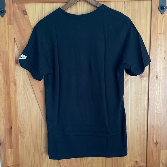 Nike T-Shirt - Picture 2 of 2